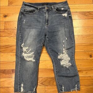 Judy Blue Ripped Cropped Jeans in Dark Blue